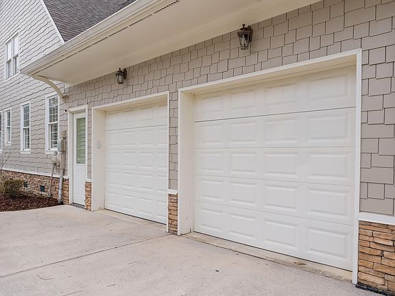 5th image of 1836 Waterbury Ln