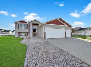 3404 8th St NE, Minot, ND 58703