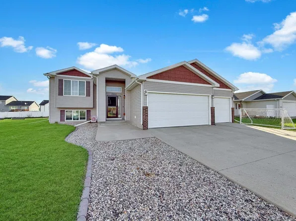 3404 8th St NE, Minot, ND 58703