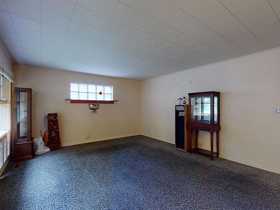 2nd image of 916 N Kaspar Ave