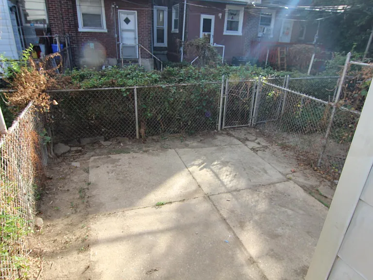 226 Linton St — Photo 10