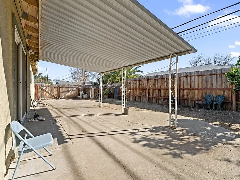 Enormous backyard perfect for gardening, entertaining, and relaxation_the possibilities are endless.