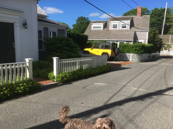 44 & 44B Pine St, Nantucket, MA 02554