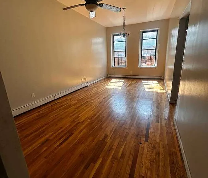 18 N Broadway — Photo 10