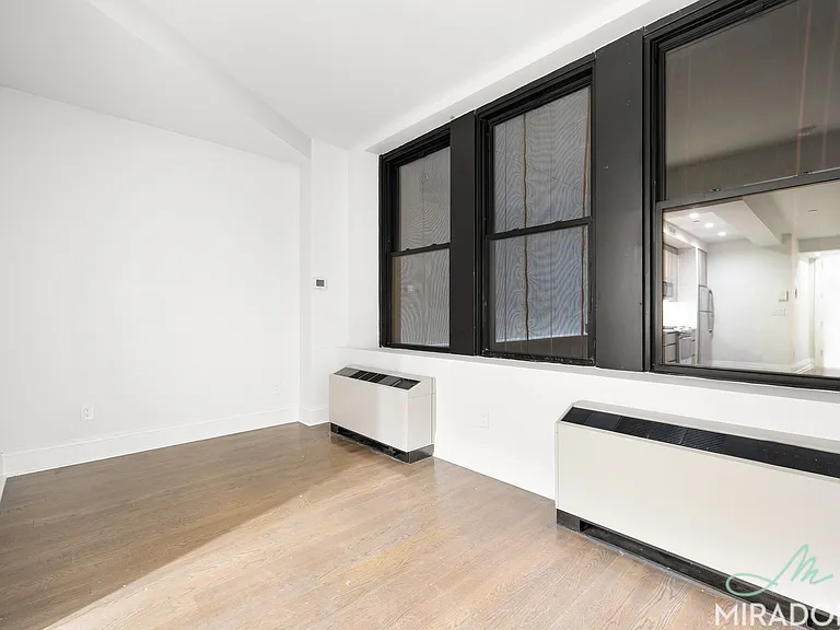15 Park Row #4F1 — Photo 1