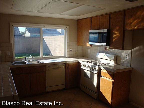 4th image of 1614 E Bermuda Dunes St