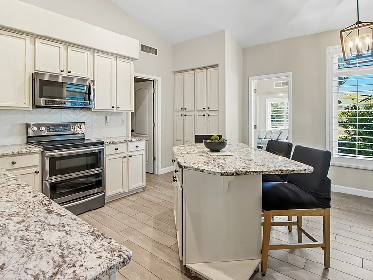 680 N Cordoba Ave — Photo 24