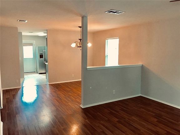 3rd image of 409 Ballentine Ct