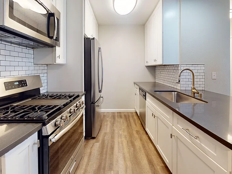 Charter Oaks Apartments — Photo 25