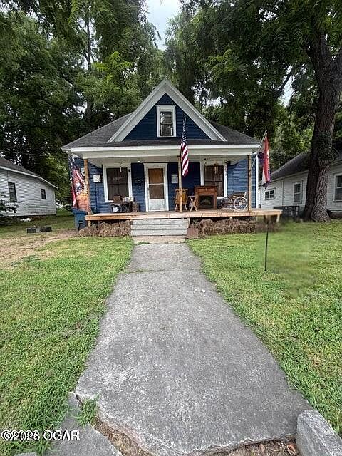 1st image of 1023 Valley St