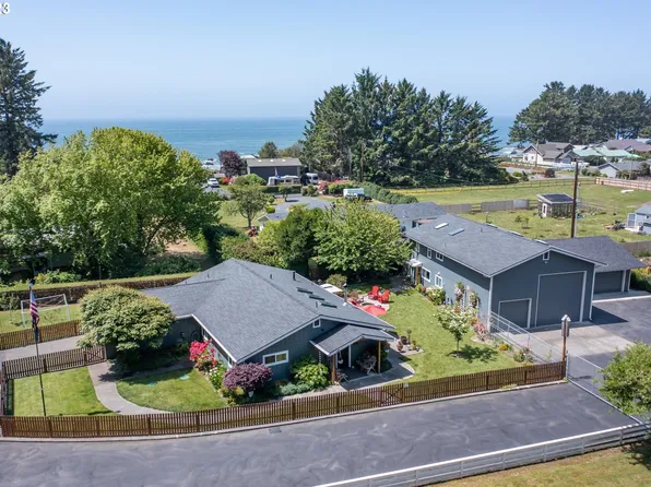 15502 Morrison Ln, Brookings, OR 97415
