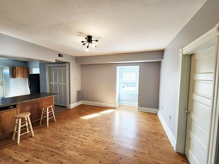 603 Greenfield Ave #5 — Photo 2