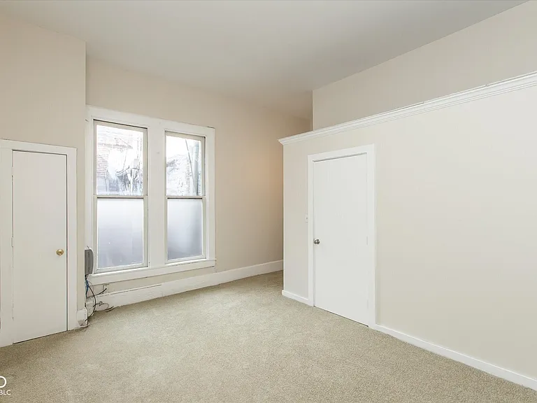 77 E Jefferson St — Photo 15