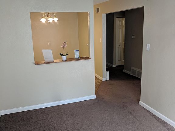 2nd image of 2050 Yale Ave APT 17