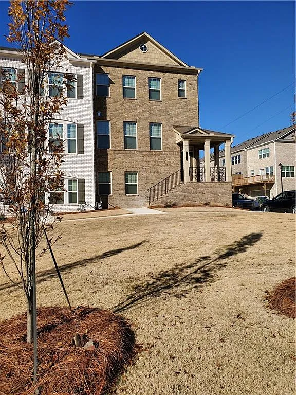 3 bed, 3.5 bath, 2160 sqft, $3,400 — Photo 3