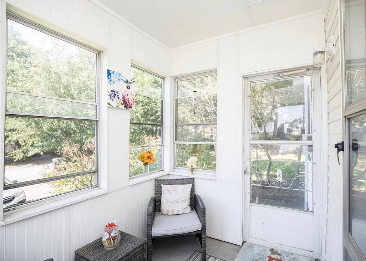 3 bed, $2,100 — Photo 3