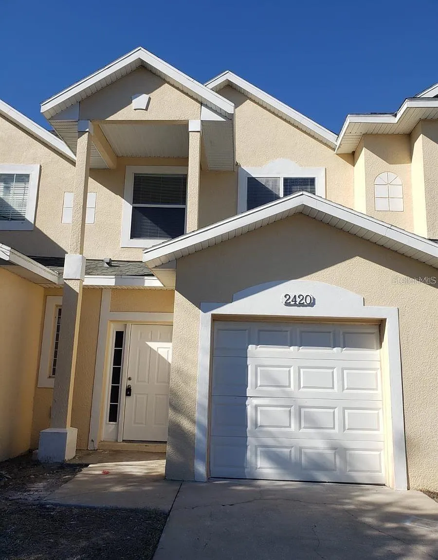 3 bed, 1384 sqft, $2,200 — Photo 1
