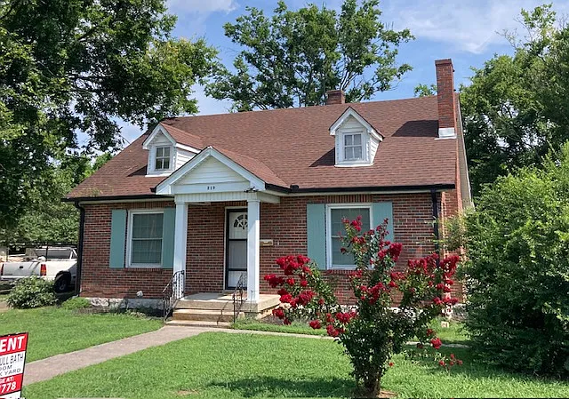 219 Cumberland Dr — Photo 1