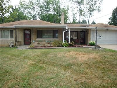 1st image of 210 W Crest Dr