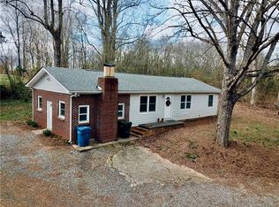 1140 16th St SW, Hickory, NC 28602