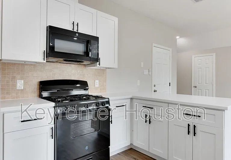 8203 Woodlyn Rd #C — Photo 45
