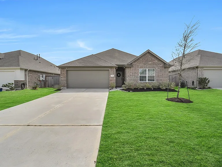 32303 Cedar Crest Dr — Photo 2