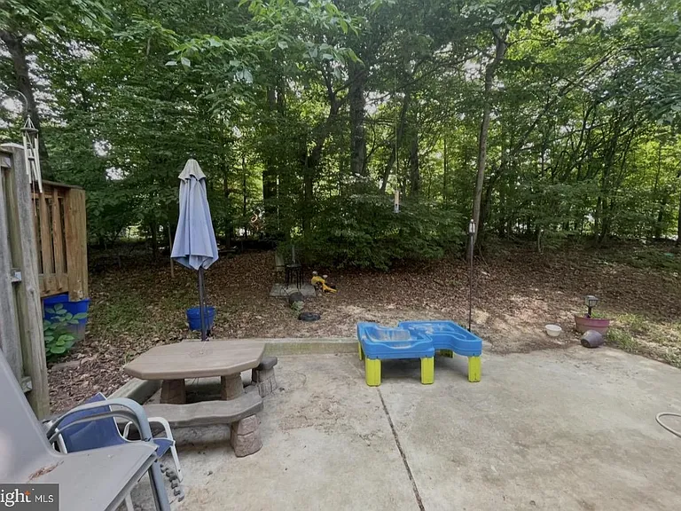 6 Dumfries Ct — Photo 15