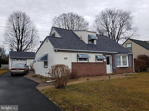 2nd image of 15032 Milford St