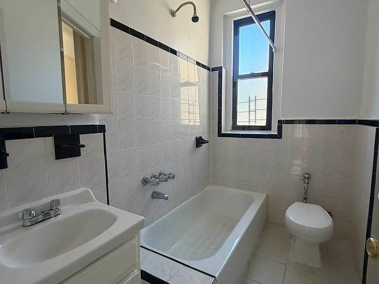 671 W 193rd St #6J — Photo 8