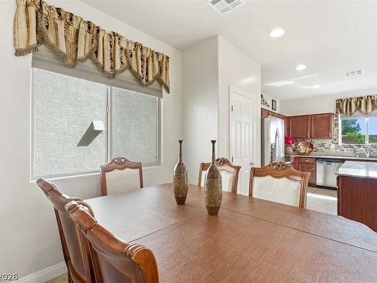 32 Lily Grove Rd — Photo 11