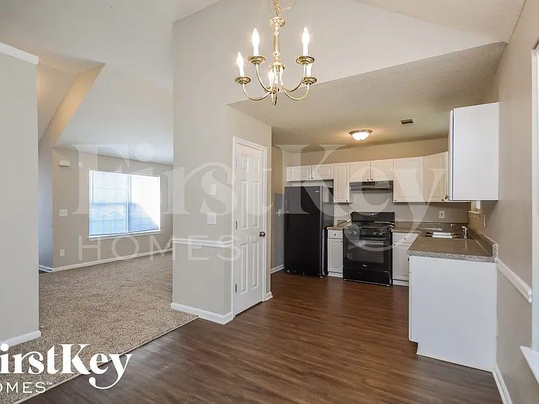 170 Capeton Ct — Photo 3