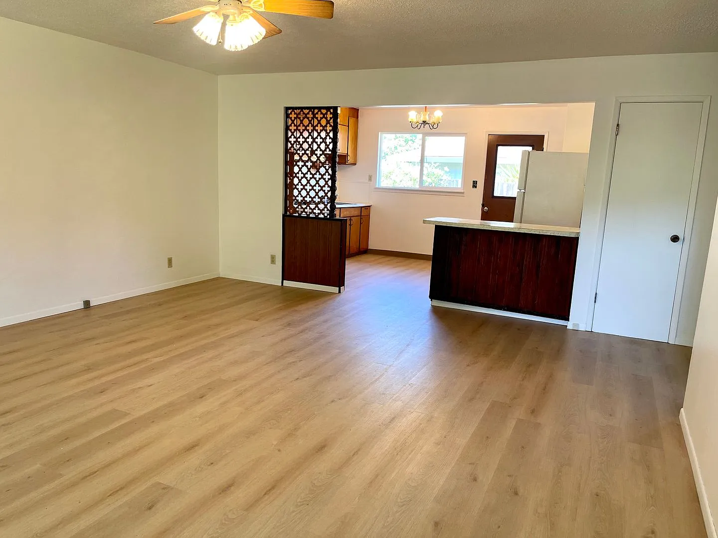 One level 2 bedroom duplex in Forestville! Near downtown! — Photo 2