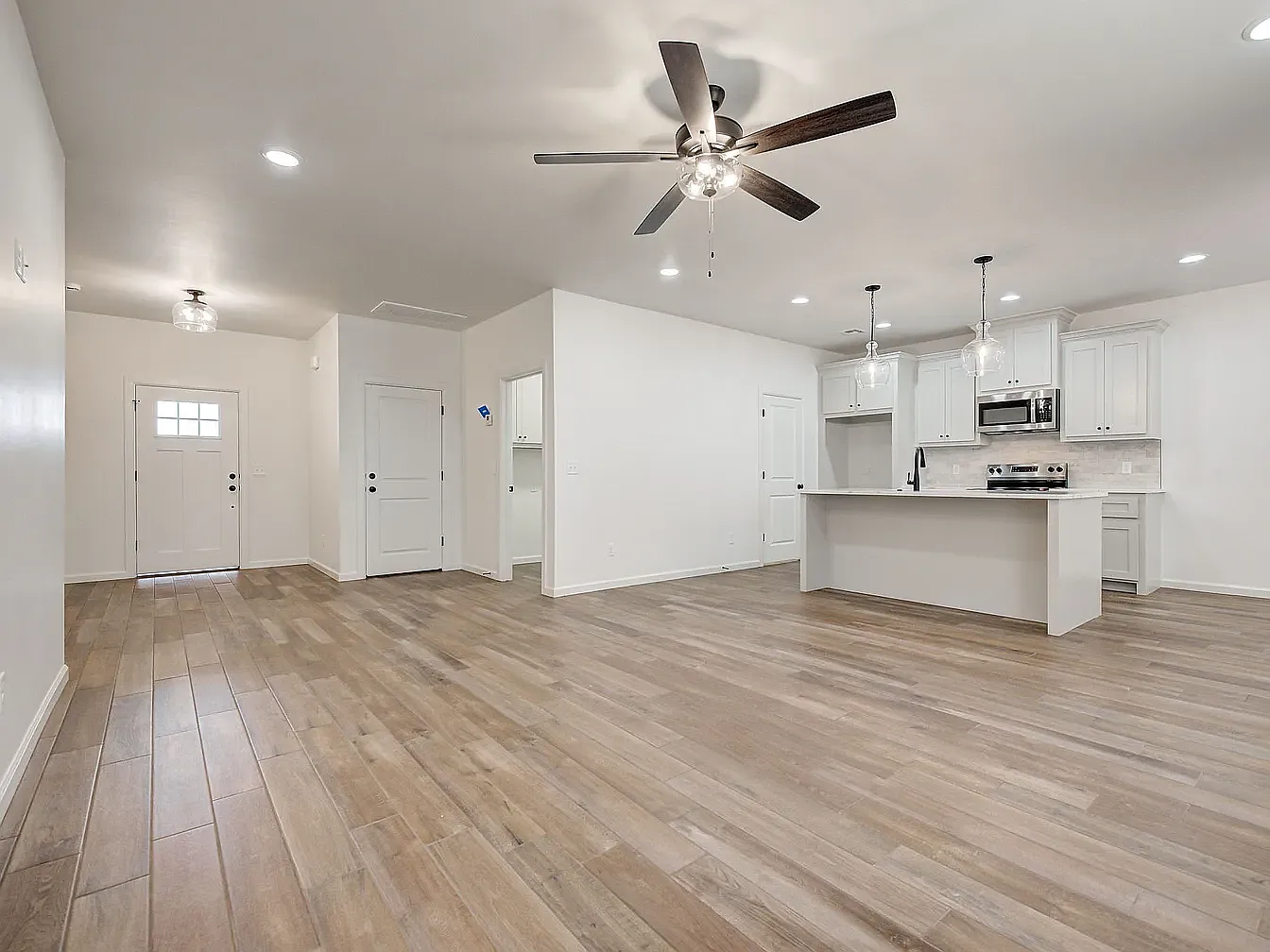 2 bed, 1412 sqft, $1,500 — Photo 2