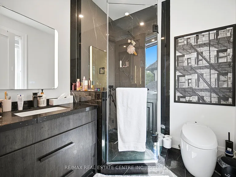 2450 Rebecca St — Photo 27