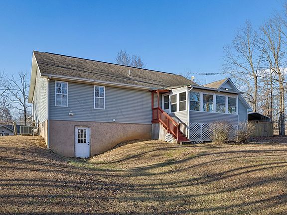 3rd image of 115 Boyd Ln