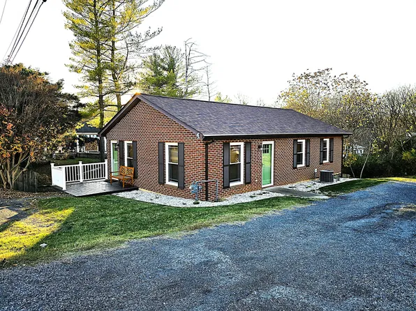 704 McCorkle Dr, Lexington, VA 24450