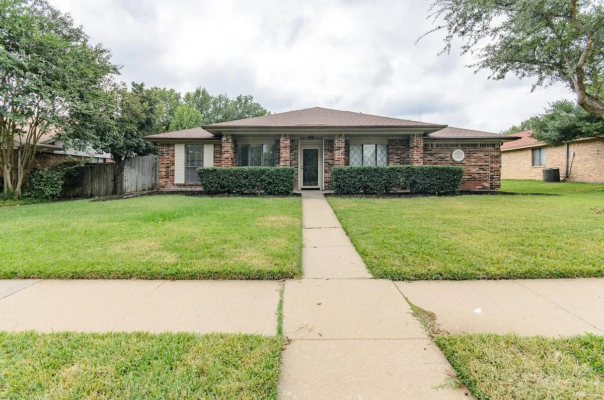 3 bed, 1848 sqft, $2,395 — Photo 1