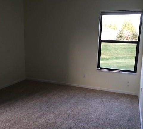 4th image of 19255 Surrey Ln