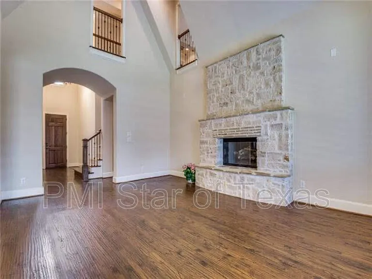 7509 Rockyford Dr — Photo 7