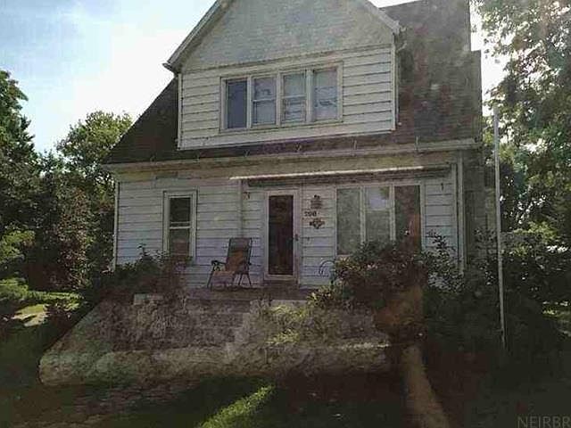 1st image of 208 N 3rd St