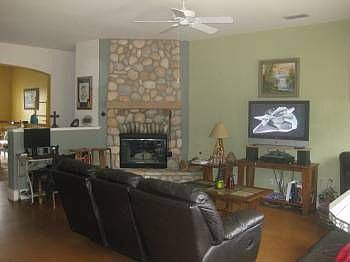2nd image of 4551 Longview Dr