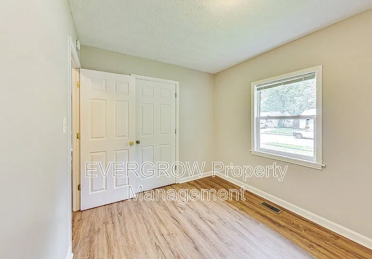 3962 Strathmore Dr — Photo 23