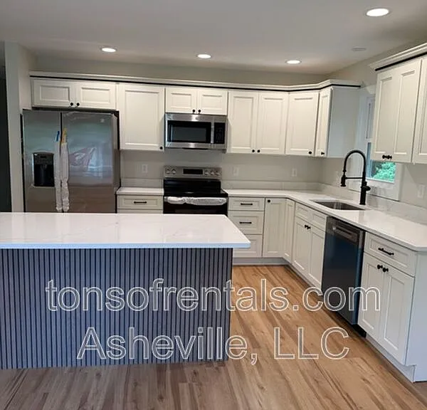 6 Tracy Ln — Photo 2