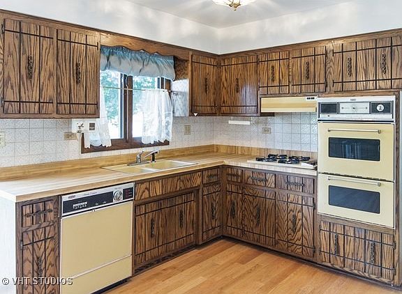 3rd image of 12925 Meadowview Ln