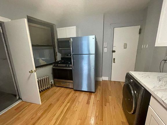2nd image of 322 E 126th St APT 4