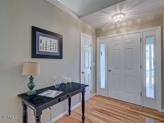 3rd image of 718 Settlers Ln