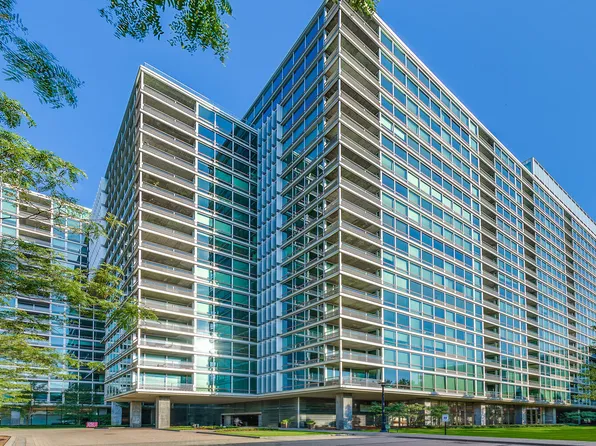 9655 Woods Dr Unit 1102, Skokie, IL 60077