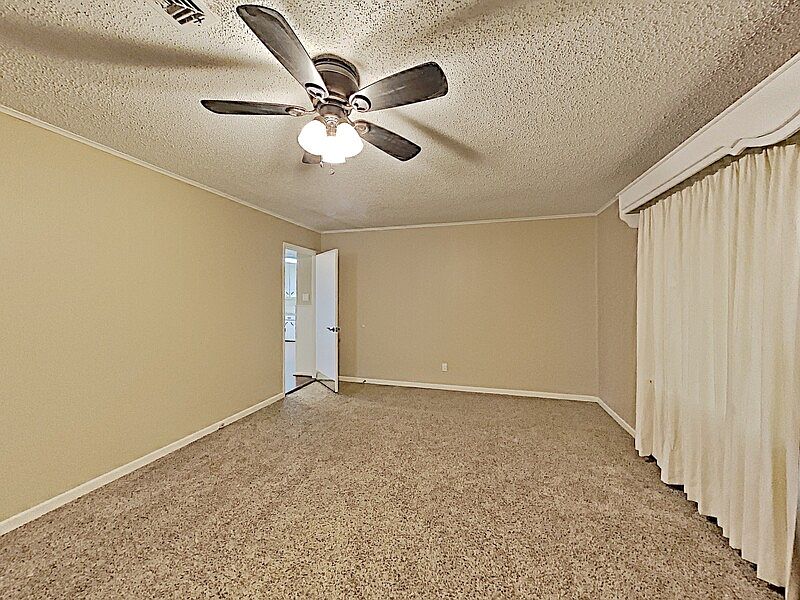 1st image of 852 Perry Dr