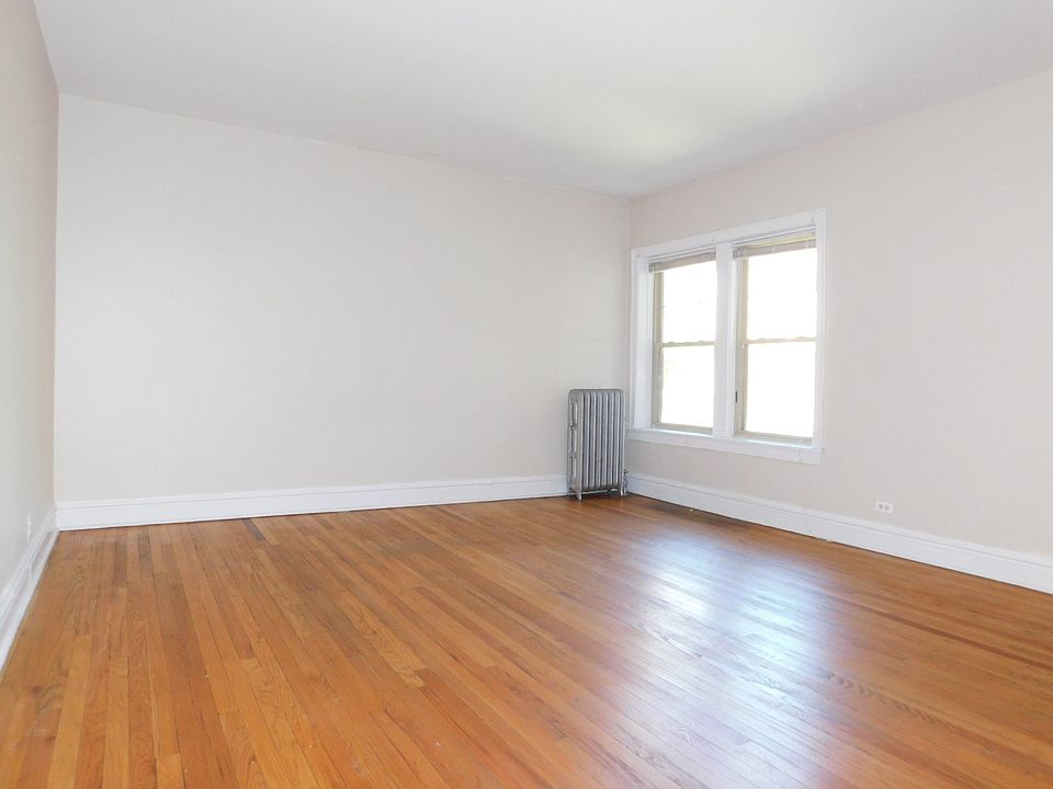 1st image of 916 Reba Pl #14