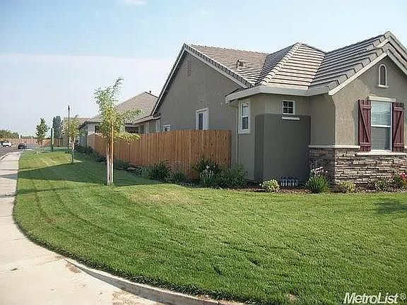 3rd image of 985 Clearwater Creek Blvd